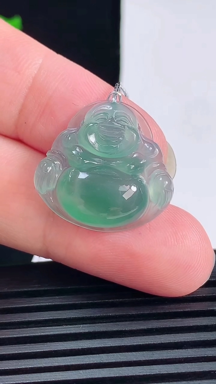 天然A货翡翠冰种蓝水佛公吊坠，尺寸21.4-22.4-5.3重量:4.07g
6月15日