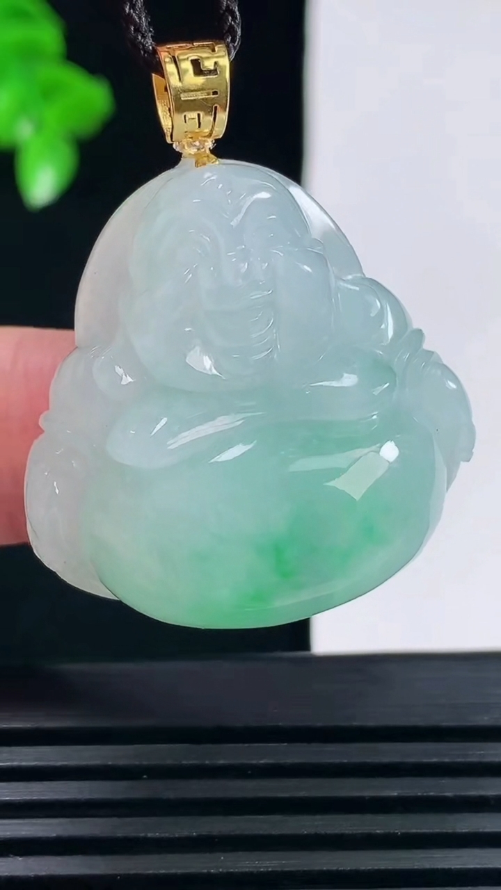 天然A货翡翠佛公吊坠，尺寸30-31.2-12.2重量:19.40g
6月15日