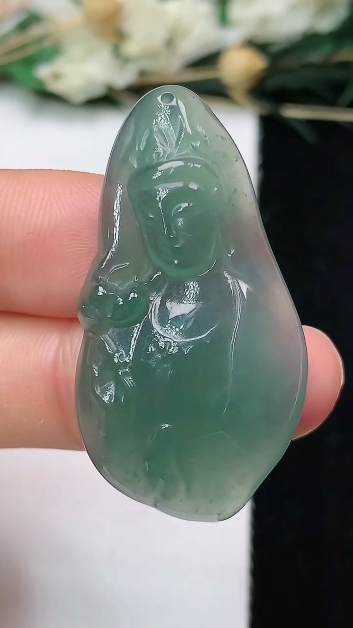 天然A货翡翠蓝水观音头吊坠，尺寸37.6-20-5.3，重量:6.77g
6月15日