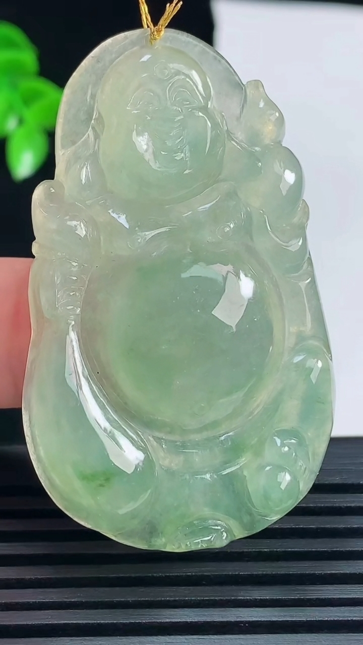 天然A货翡翠逍遥佛公吊坠，尺寸51.6-31.5-6.7 重量:17.21g
6月15日