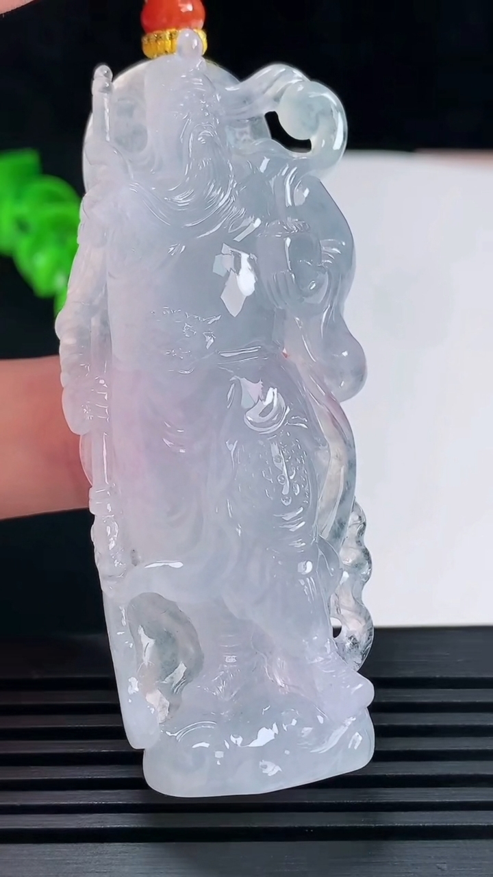 天然A货翡翠种白月光关公 关羽吊坠，尺寸68.3-29-11.3 重量:45.54g
6月15日