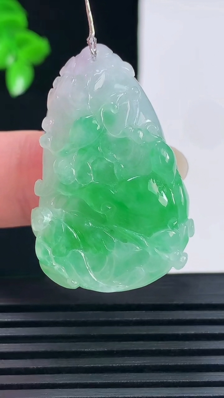 天然A货翡翠白菜吊坠，尺寸36.7-23.4-10.3重量:15.30g
6月15日