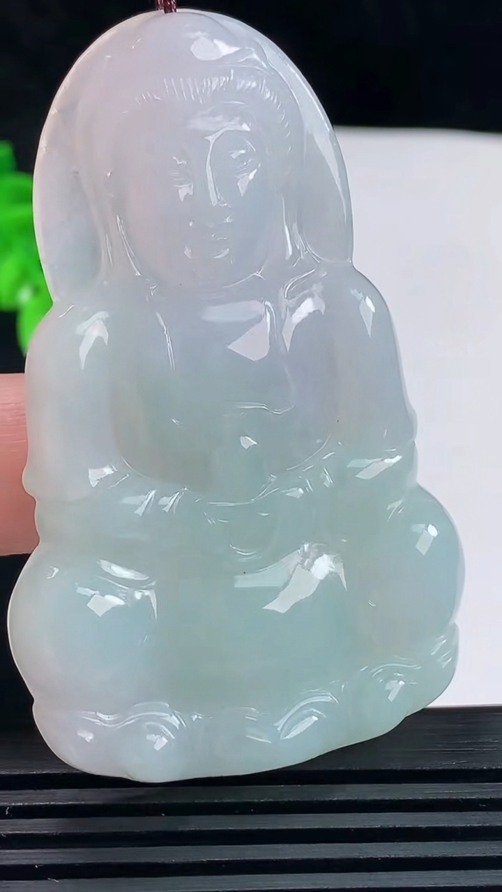 天然A货翡翠正装观音菩萨吊坠，尺寸63.7-40.3-5.5 重量:24.54g
6月15日