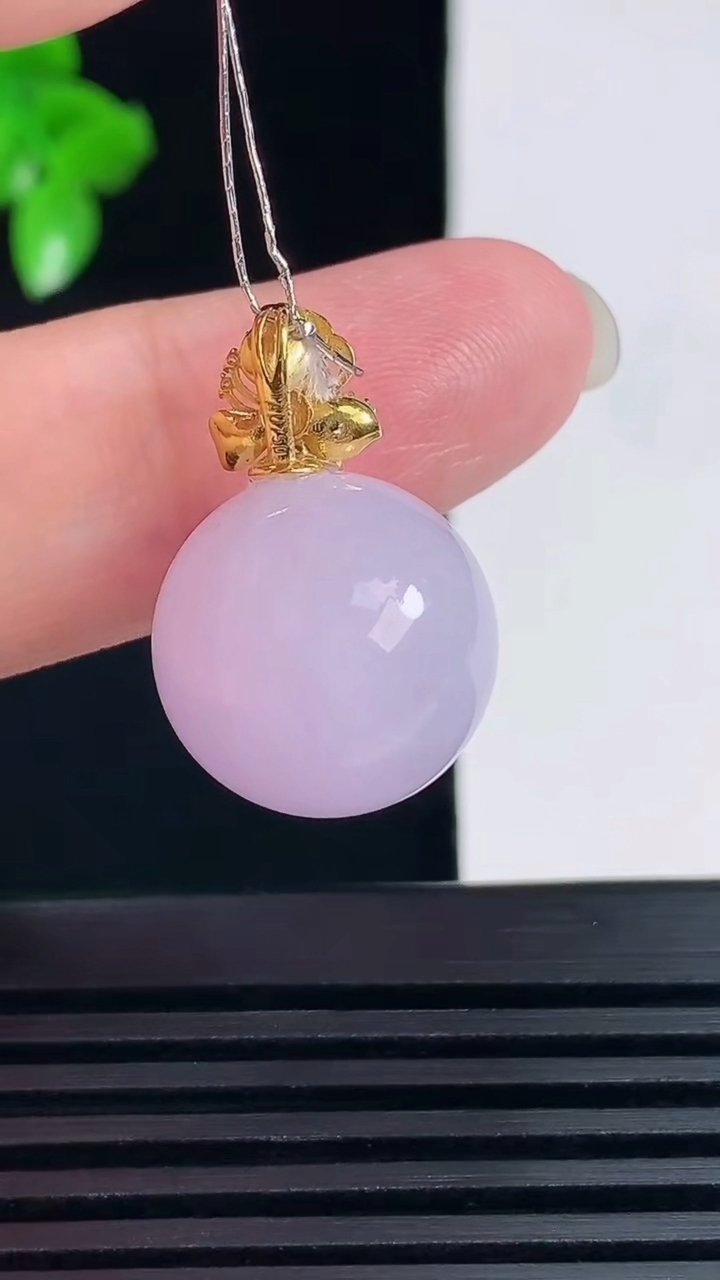 天然A货翡翠18k金紫罗兰圆珠吊坠，尺寸15.7重量:7.38g
6月15日