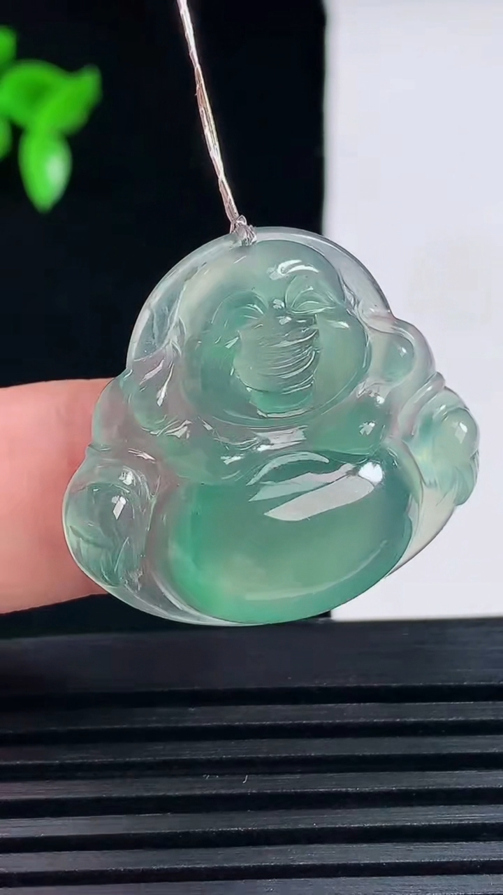 天然A货翡翠冰种蓝水佛公吊坠，尺寸27.8-30.3-5.3重量:7.00g
6月15日