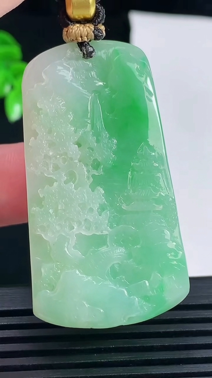天然A货翡翠山水牌吊坠，尺寸48.3-26-8.2 重量:25.80g
6月15日