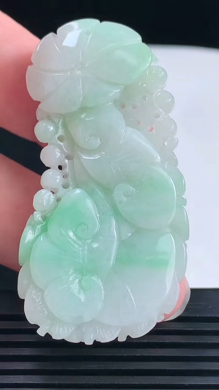 天然A货翡翠凤凰吊坠，尺寸57.5-28-12 重量:31.84g
6月15日