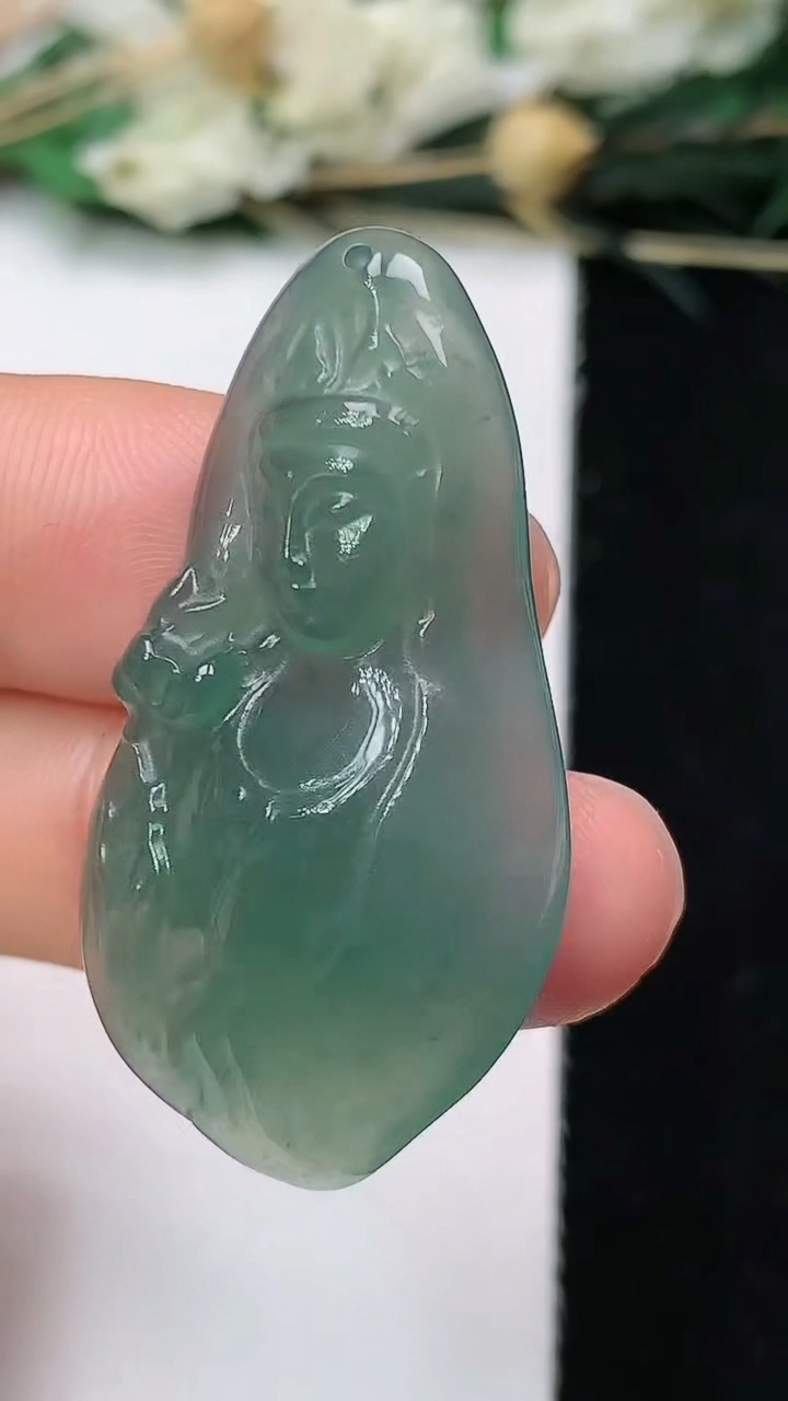天然A货翡翠蓝水观音头吊坠，尺寸37.6-20-5.3，重量:6.77g
6月15日