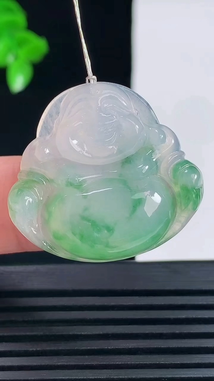 天然A货翡翠花佛公吊坠，尺寸27.4-29.7-5.8 重量:7.14g
6月15日