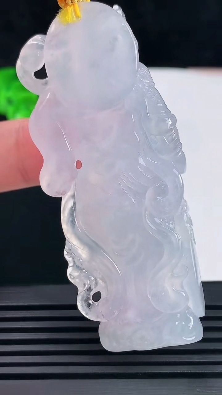 天然A货翡翠种白月光关公 关羽吊坠，尺寸68.3-29-11.3 重量:45.54g
6月15日