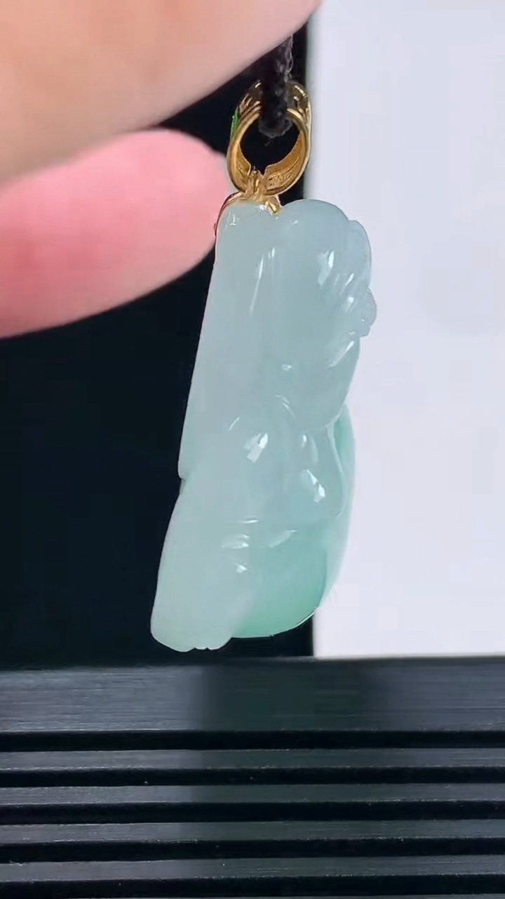 天然A货翡翠佛公吊坠，尺寸30-31.2-12.2重量:19.40g
6月15日