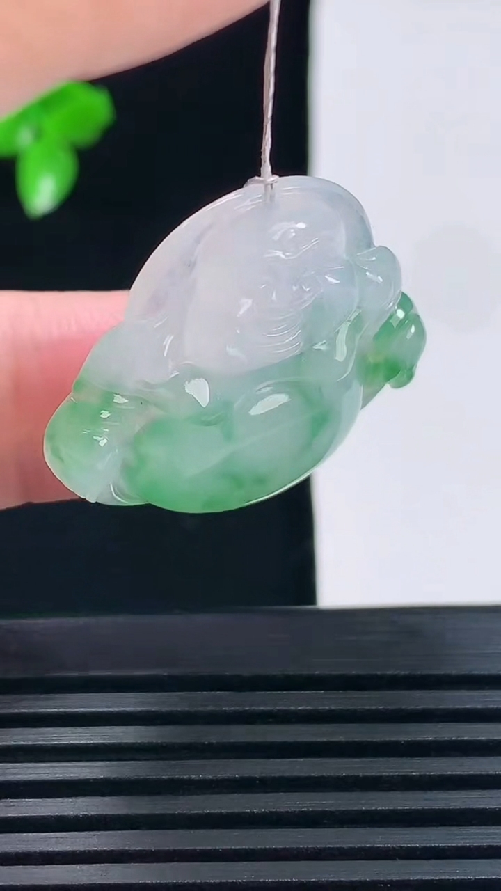 天然A货翡翠花佛公吊坠，尺寸27.4-29.7-5.8 重量:7.14g
6月15日