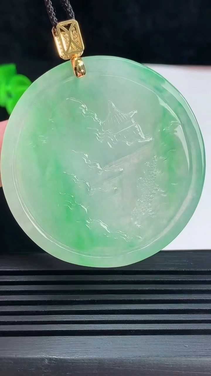 天然A货翡翠山水牌吊坠，尺寸48.8-5.4 重量:29.40g
6月15日
