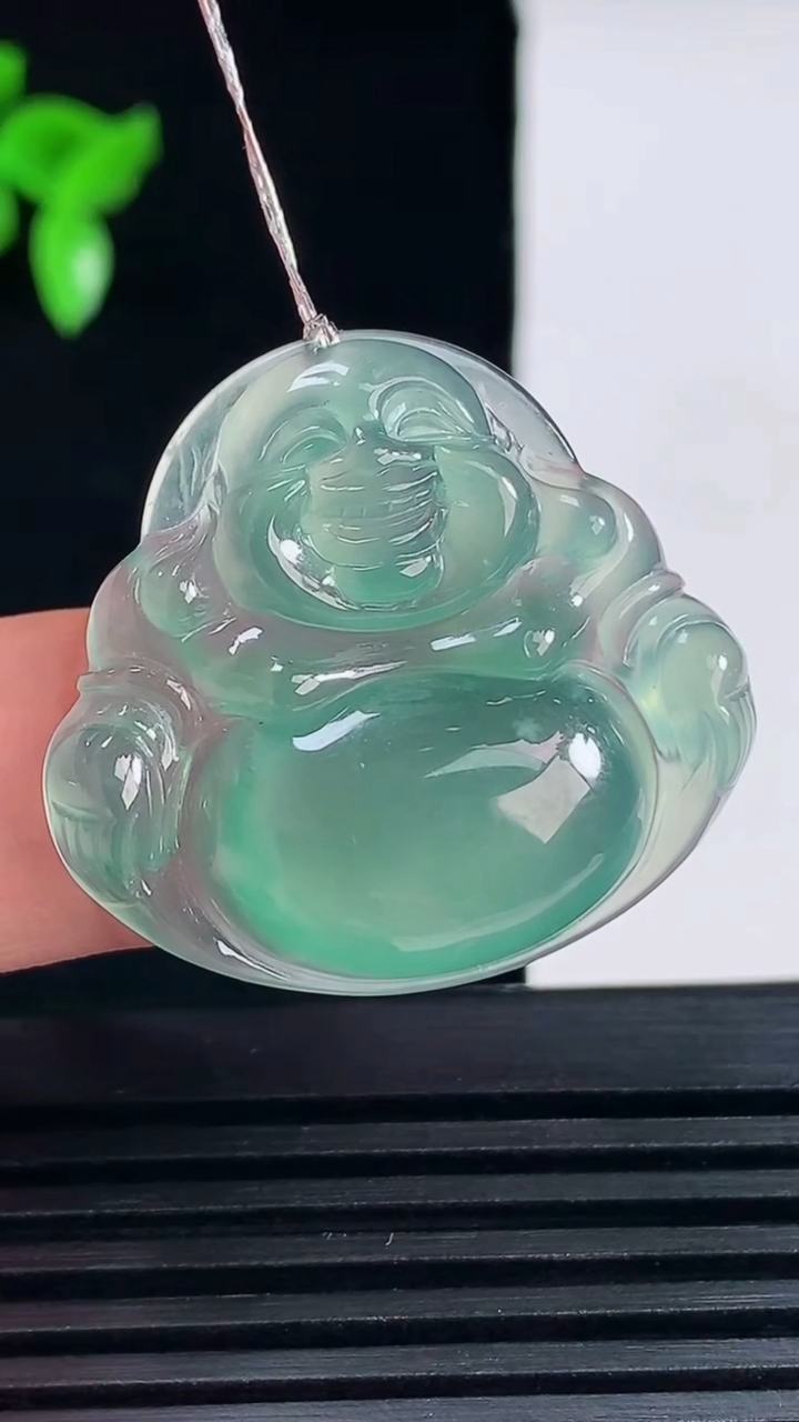 天然A货翡翠冰种蓝水佛公吊坠，尺寸27.8-30.3-5.3重量:7.00g
6月15日