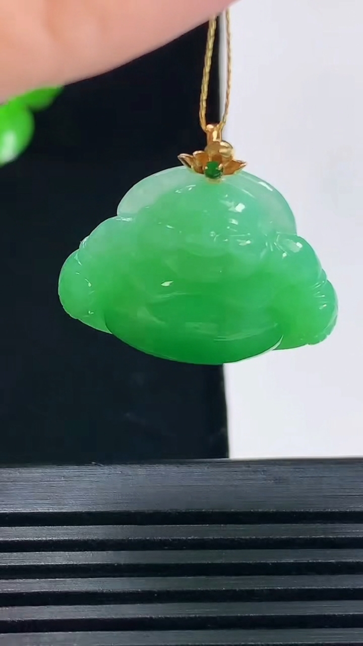 天然A货翡翠佛公吊坠，尺寸20.3-25.4-6重量:5.35g
6月15日