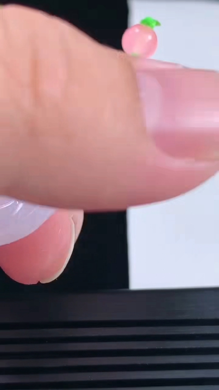 天然A货翡翠生肖羊牌吊坠，尺寸45.3-34.8-6重量:17.50g
6月15日