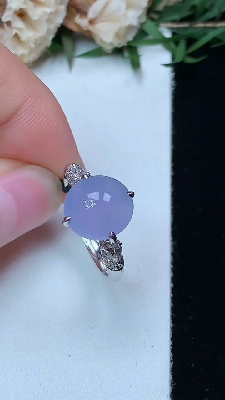 天然A货翡翠紫罗兰蛋面戒指，尺寸18-10-9.4，重量:3.59g
6月15日