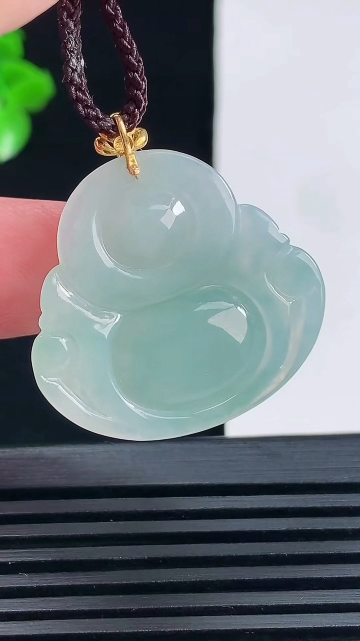 天然A货翡翠佛公吊坠，尺寸26.5-29-5.7重量:6.53g
6月15日