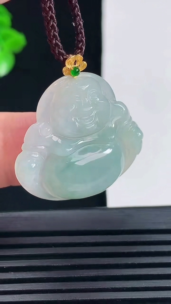 天然A货翡翠佛公吊坠，尺寸26.5-29-5.7重量:6.53g
6月15日