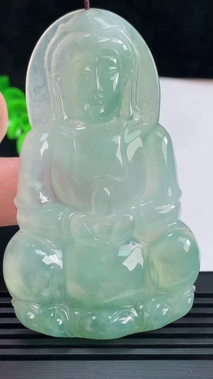 天然A货翡翠正装观音菩萨吊坠，尺寸72.3-44.2-5.3 重量:34.47g
6月15日
