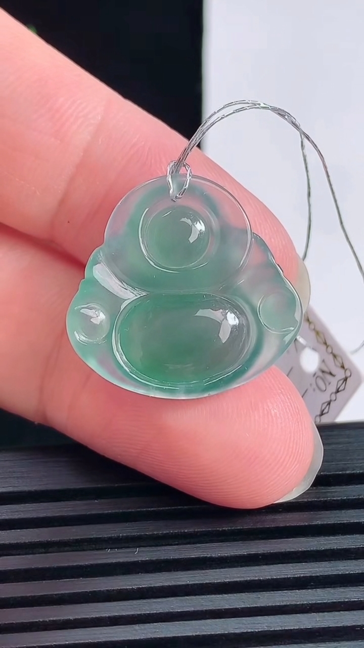 天然A货翡翠冰种蓝水佛公吊坠，尺寸21.4-22.4-5.3重量:4.07g
6月15日