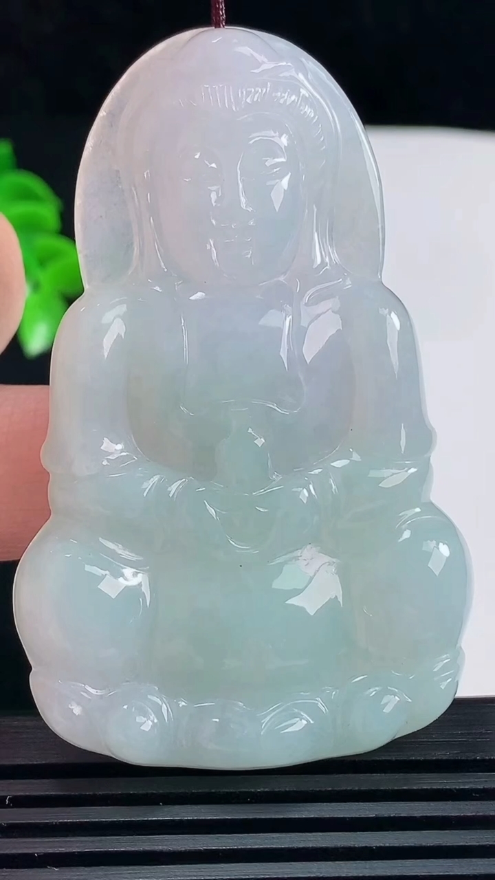 天然A货翡翠正装观音菩萨吊坠，尺寸63.7-40.3-5.5 重量:24.54g
6月15日