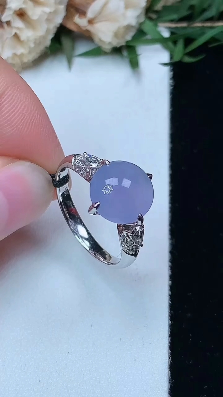 天然A货翡翠紫罗兰蛋面戒指，尺寸18-10-9.4，重量:3.59g
6月15日