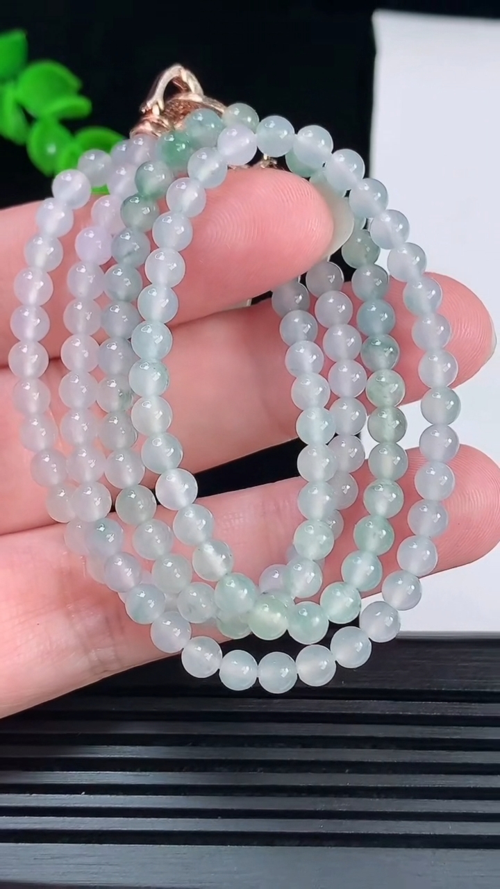 天然A货翡翠种飘花圆珠项链，尺寸4-132颗，重量:21.13g6月15日
工厂直销收藏佳品,种好水足，色泽均匀，有种有色，上手高大气！