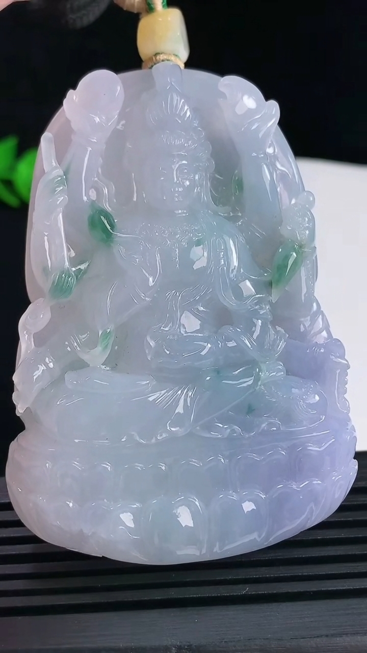 天然A货翡翠双彩紫罗兰 飘花千手观音菩萨吊坠，尺寸70-50-11.5重量:94.32g
6月15日