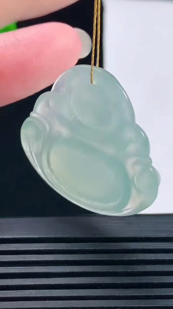 天然A货翡翠佛公吊坠，尺寸33.2-33-5.7 重量:9.57g
6月15日