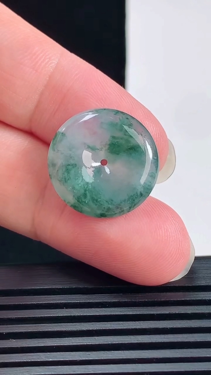 天然A货翡翠冰种飘花平安扣吊坠，尺寸19.5-4重量:3.00g
6月15日