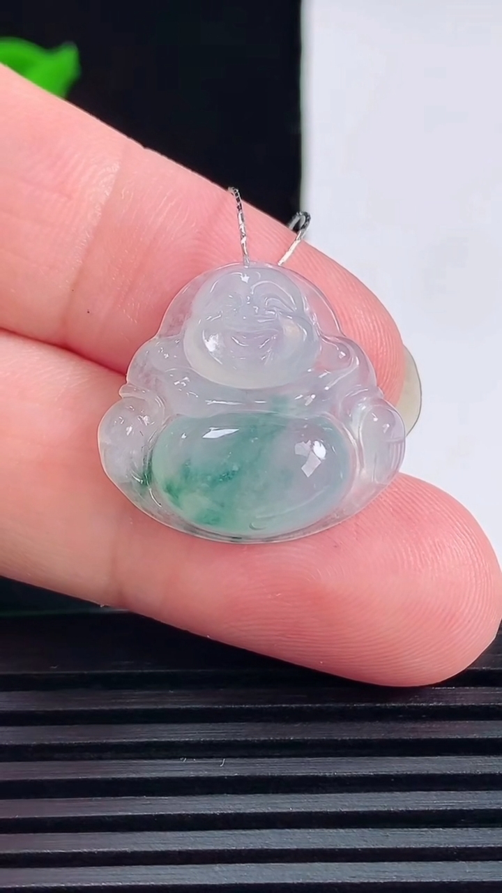 天然A货翡翠冰种飘花佛公吊坠，尺寸20-21.4-5.1重量:3.56g
6月15日