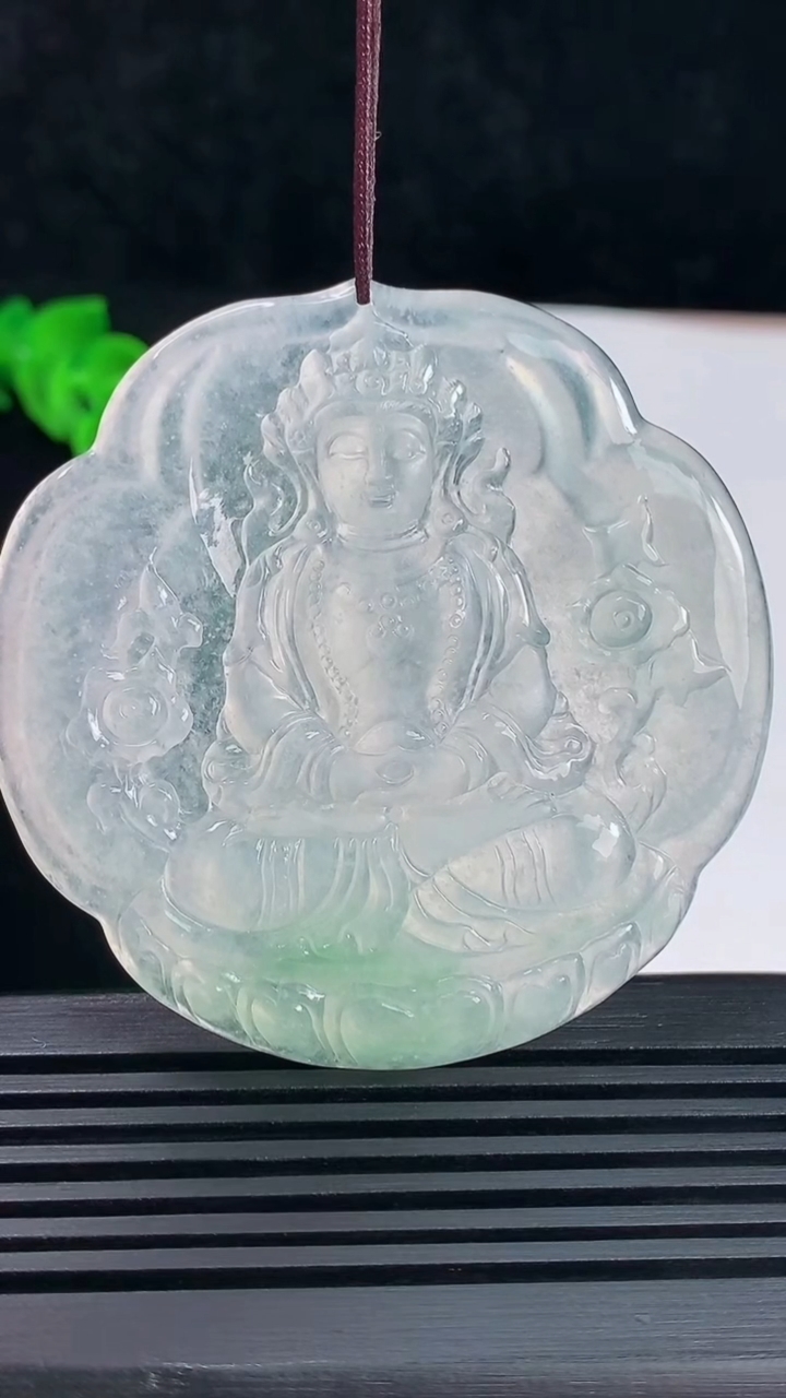 天然A货翡翠度母观音菩萨吊坠，尺寸56.6-57.5-4.8 重量:33.31g
6月15日