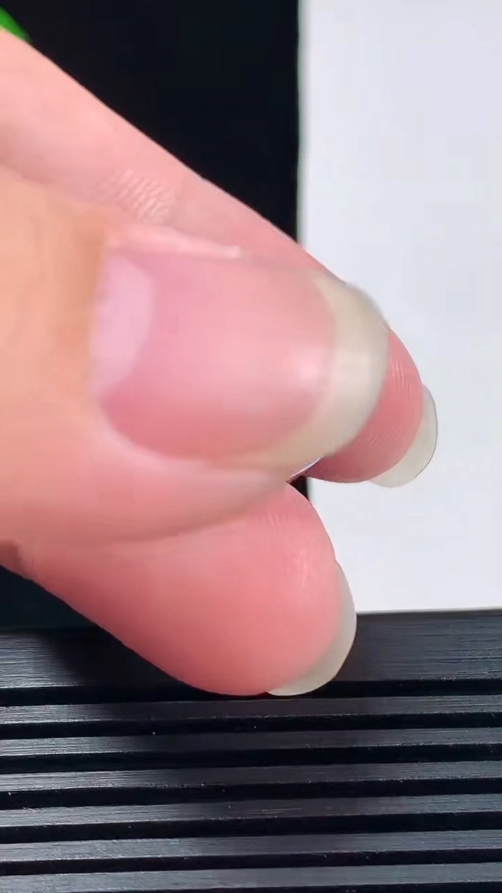 天然A货翡翠冰种飘花平安扣吊坠，尺寸19.5-4重量:3.00g
6月15日