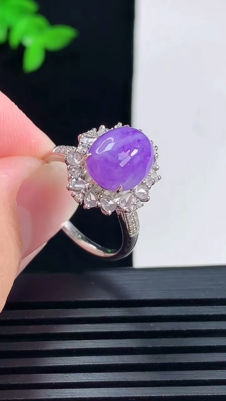天然A货翡翠18k金紫罗兰蛋面戒指，尺寸17.6-11-8.5-11 重量:3.81g2026年6月
