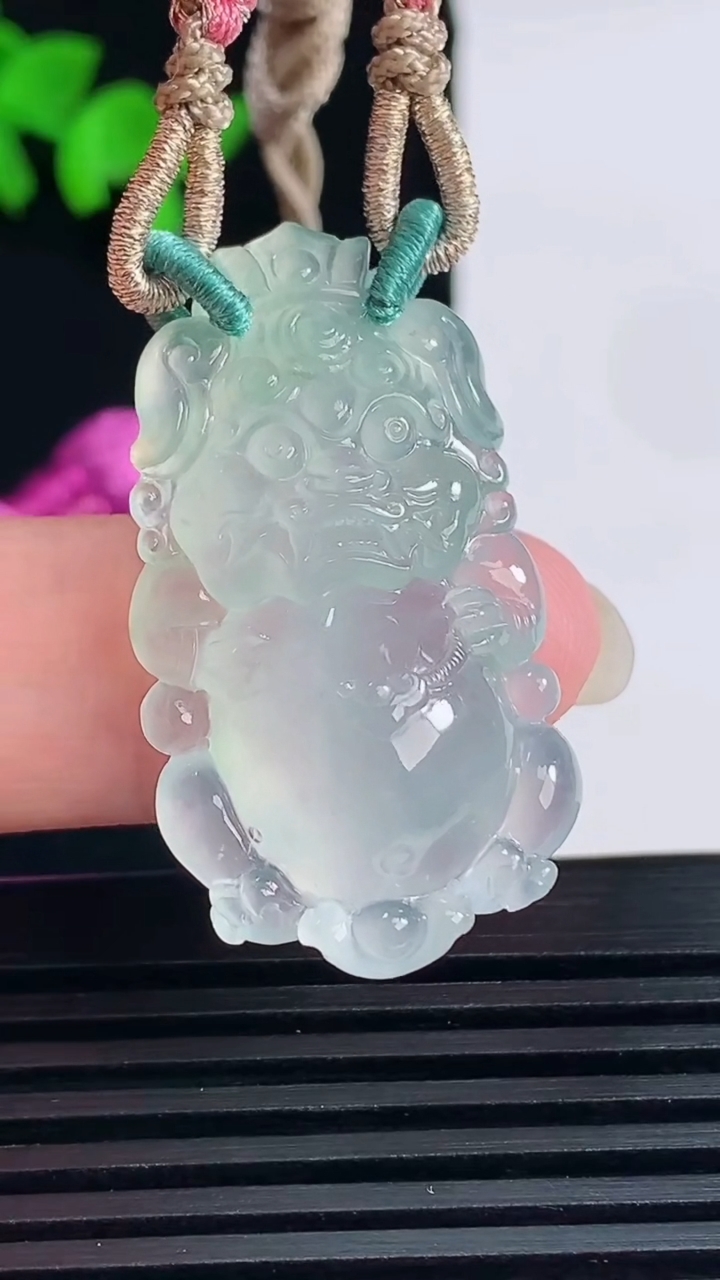 天然A货翡翠貔貅牌吊坠，尺寸36.2-20-9.6重量:12.77g
6月15日