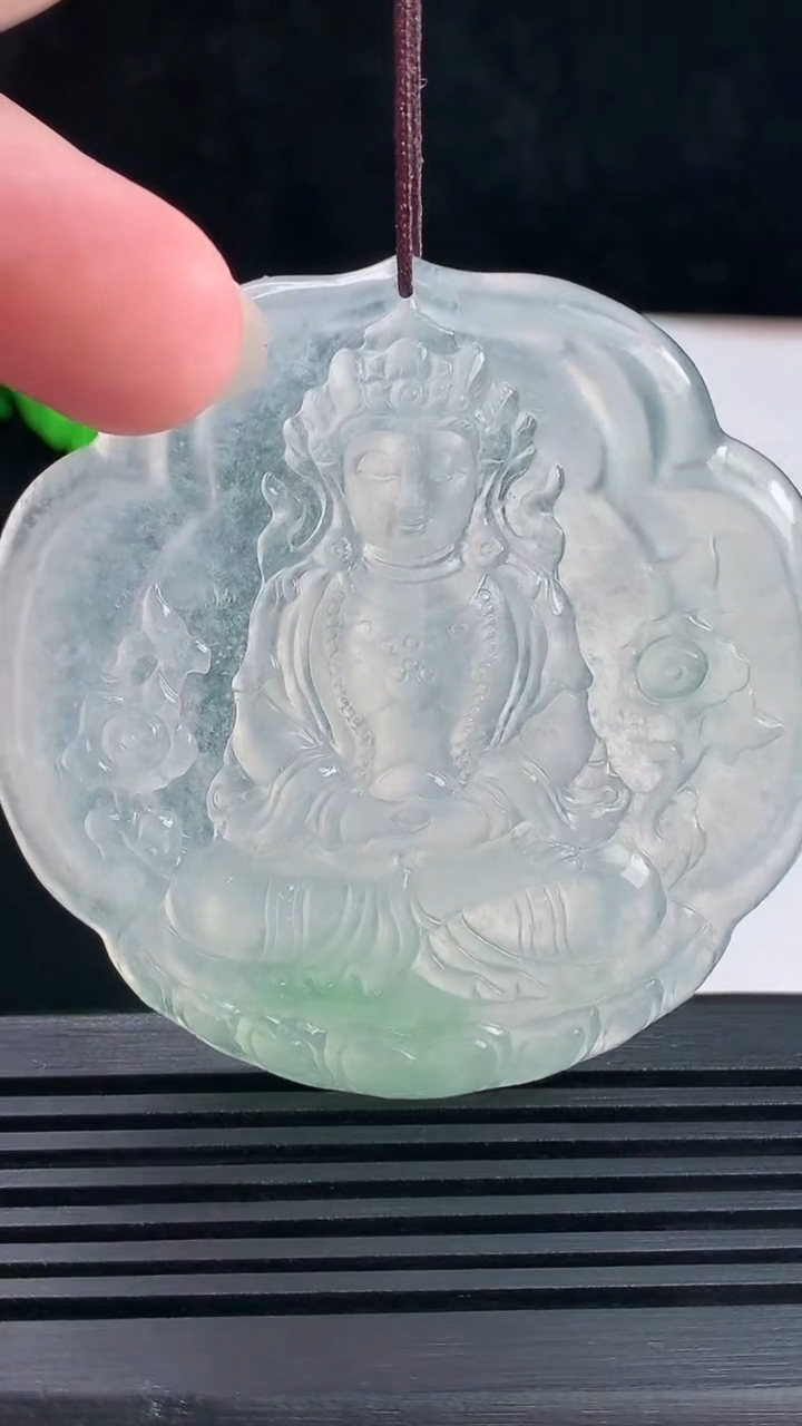 天然A货翡翠度母观音菩萨吊坠，尺寸56.6-57.5-4.8 重量:33.31g
6月15日