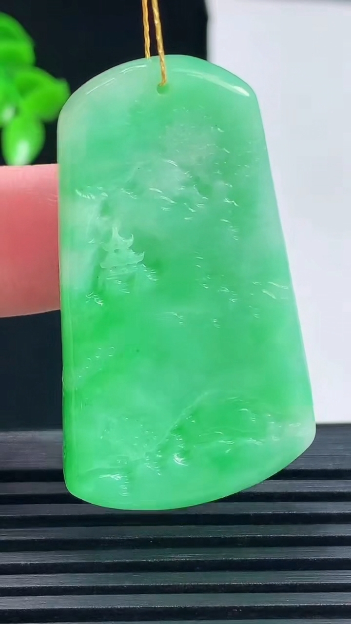 天然A货翡翠山水牌吊坠，尺寸45.2-26-6重量:16.24g
6月15日