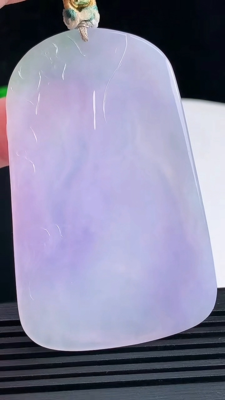 天然A货翡翠种春带彩 紫罗兰观音菩萨吊坠，尺寸68.5-44.3-5.3重量:46.12g
6月15日