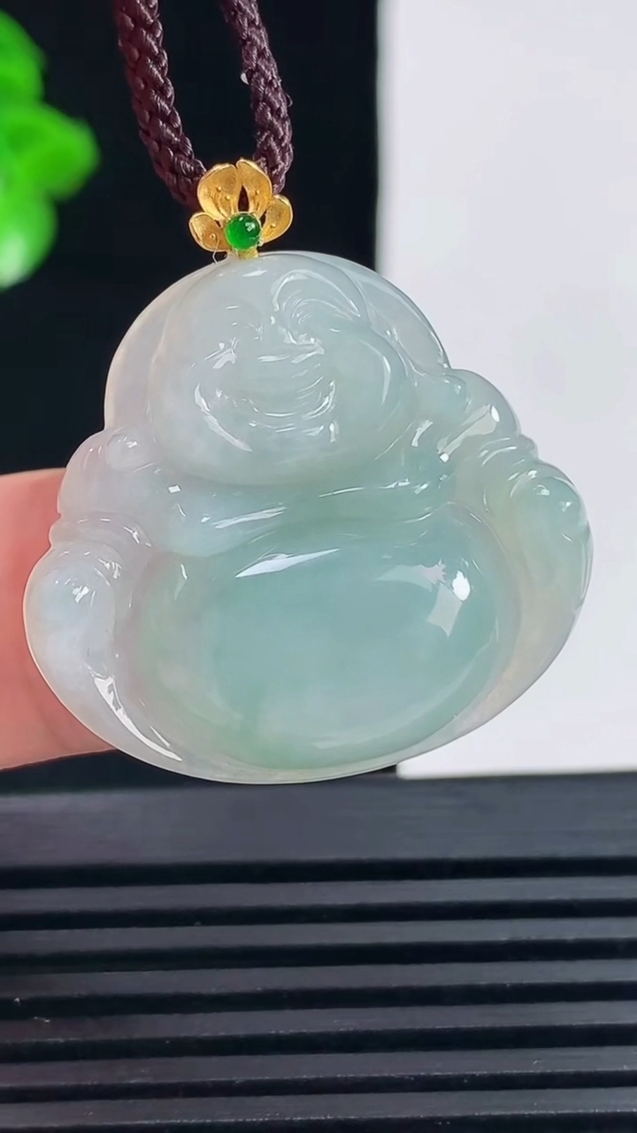 天然A货翡翠佛公吊坠，尺寸26.5-29-5.7重量:6.53g
6月15日