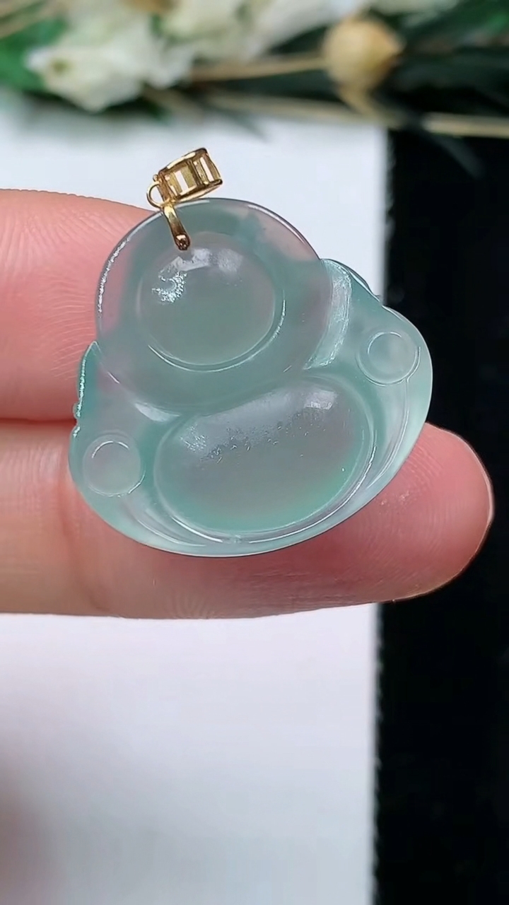 天然A货翡翠蓝水佛公吊坠，尺寸19.8-21-5.4，重量:3.50g
6月15日