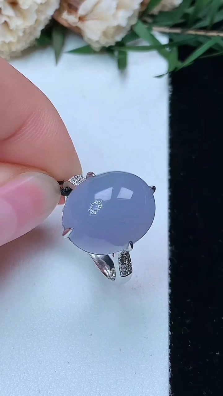 天然A货翡翠紫罗兰蛋面戒指，尺寸17.3-13.9-12，重量:6.00g2026年6月15日
工厂