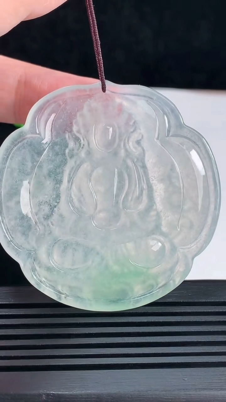 天然A货翡翠度母观音菩萨吊坠，尺寸56.6-57.5-4.8 重量:33.31g
6月15日
