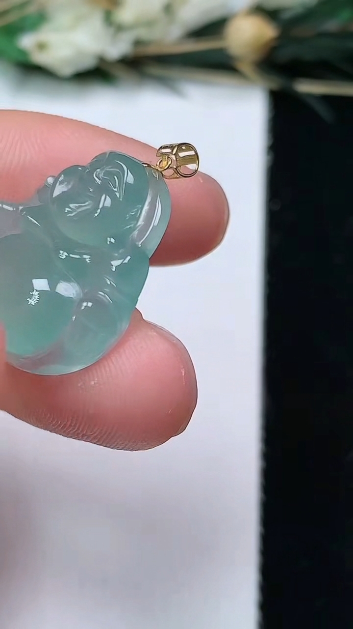 天然A货翡翠蓝水佛公吊坠，尺寸19.8-21-5.4，重量:3.50g
6月15日