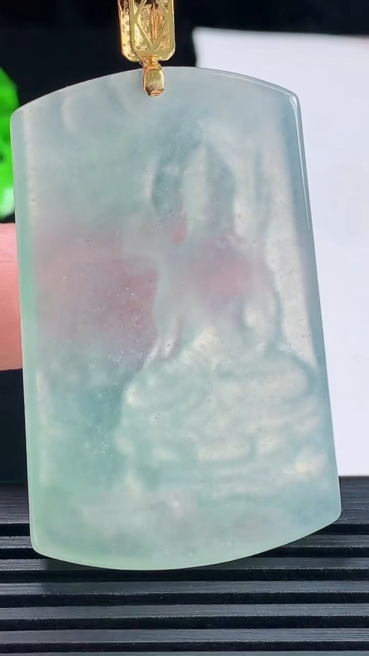 天然A货翡翠虚空藏菩萨吊坠，尺寸50-32-5.3重量:22.78g
6月15日