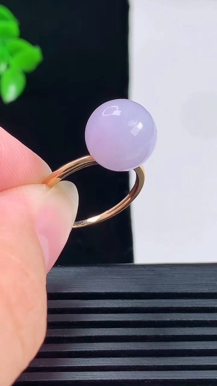 天然A货翡翠18k金紫罗兰圆珠戒指，尺寸17-11重量:3.14g2026年6月15日
工厂直销收藏