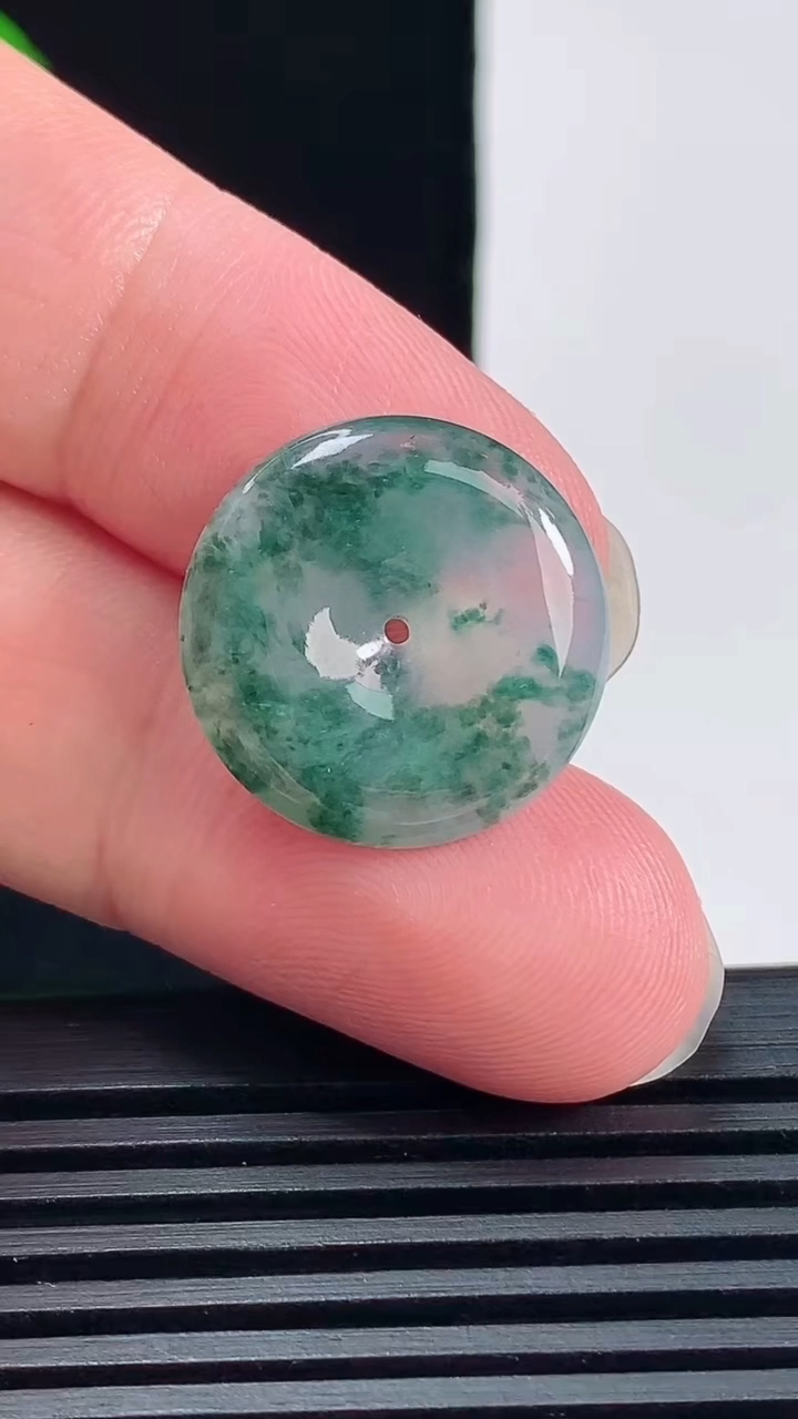 天然A货翡翠冰种飘花平安扣吊坠，尺寸19.5-4重量:3.00g
6月15日