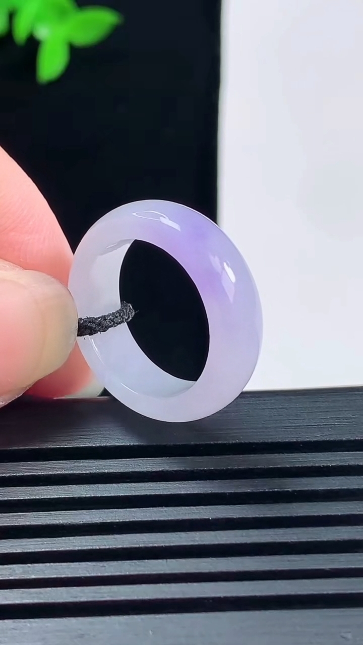 天然A货翡翠紫罗兰玉指环 戒指，尺寸15.8-5.6-3 重量:3.14g2026年6月15日
工厂