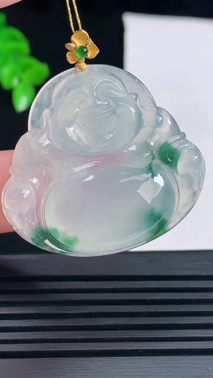 天然A货翡翠种飘花佛公吊坠，尺寸34-37.6-5.3重量:10.65g
6月15日