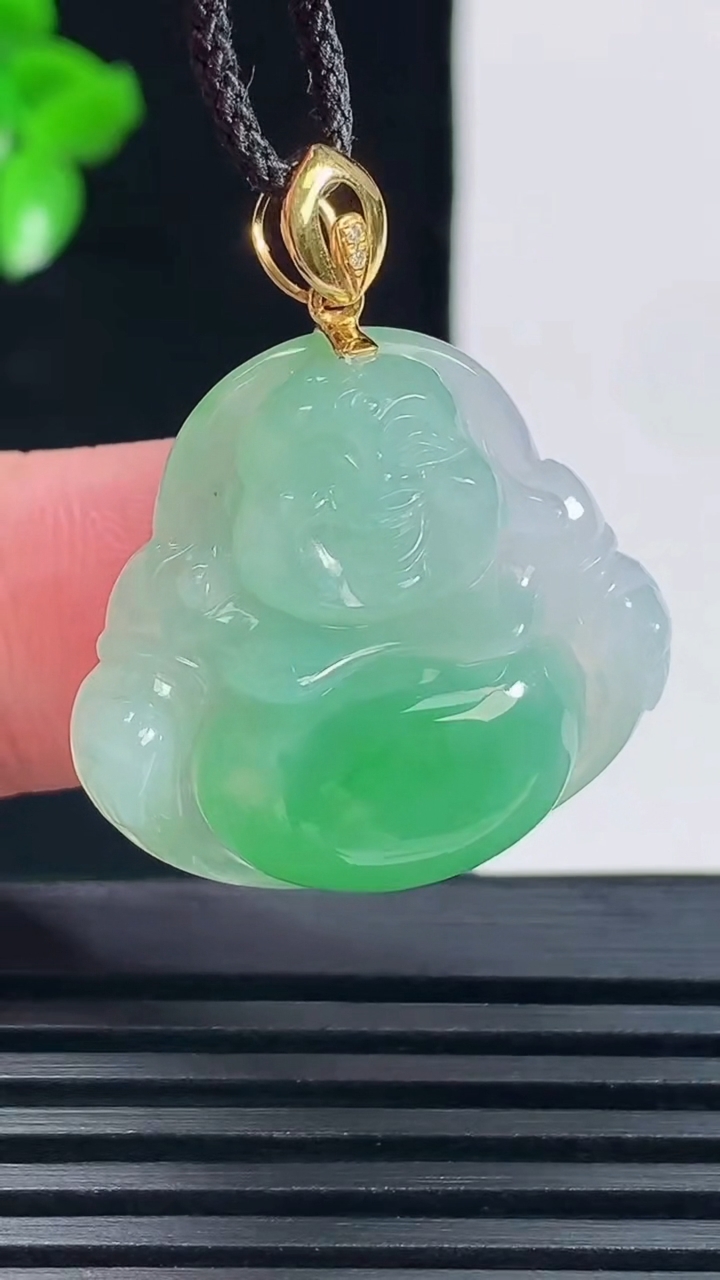 天然A货翡翠佛公吊坠，尺寸24.8-26.7-6.7 重量:7.13g
6月15日